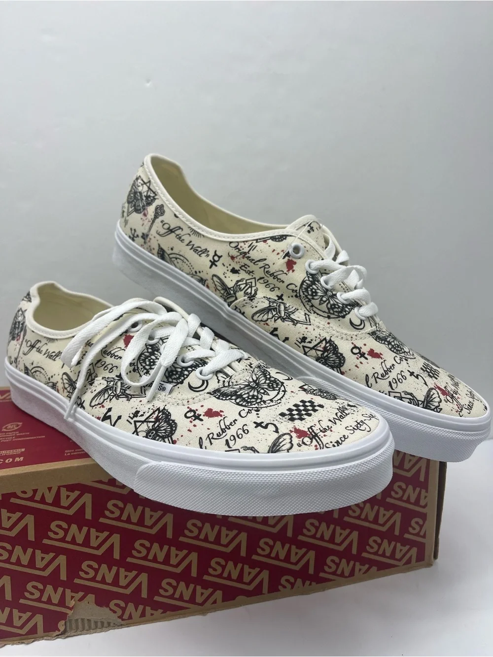 Vans Men’s Autentic Butterfly Journal Marshmallow
VN0A5KS9KIG Sneakers
Tattoo - Picture 4 of 16